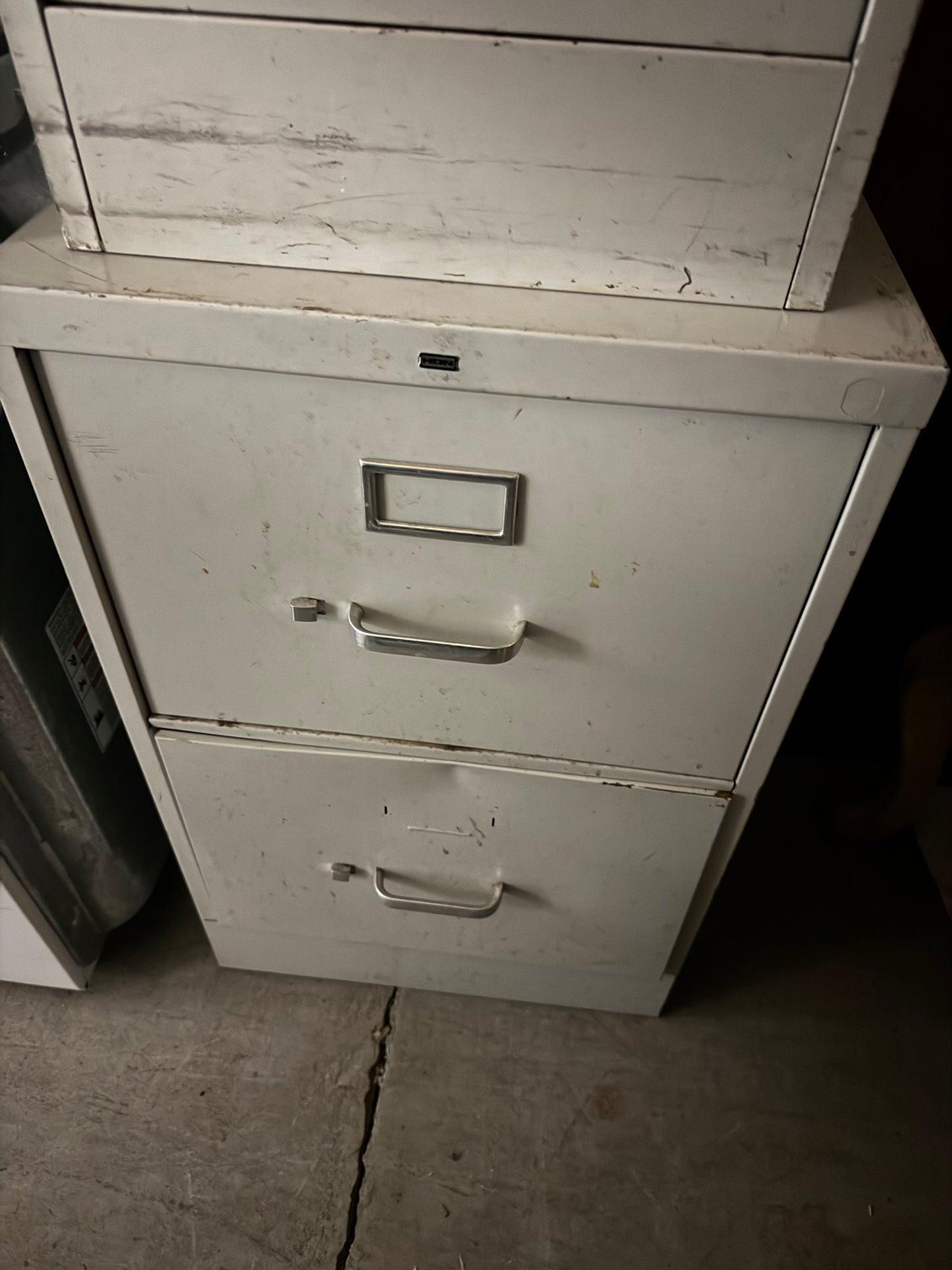 📁 Metal File Cabinet – 2 Drawer (Heavy Duty) Used