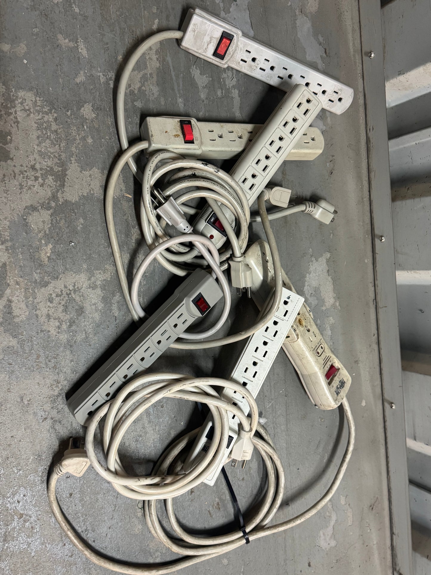 Power Strips with On/Off Switch – Mixed Lot (Used)