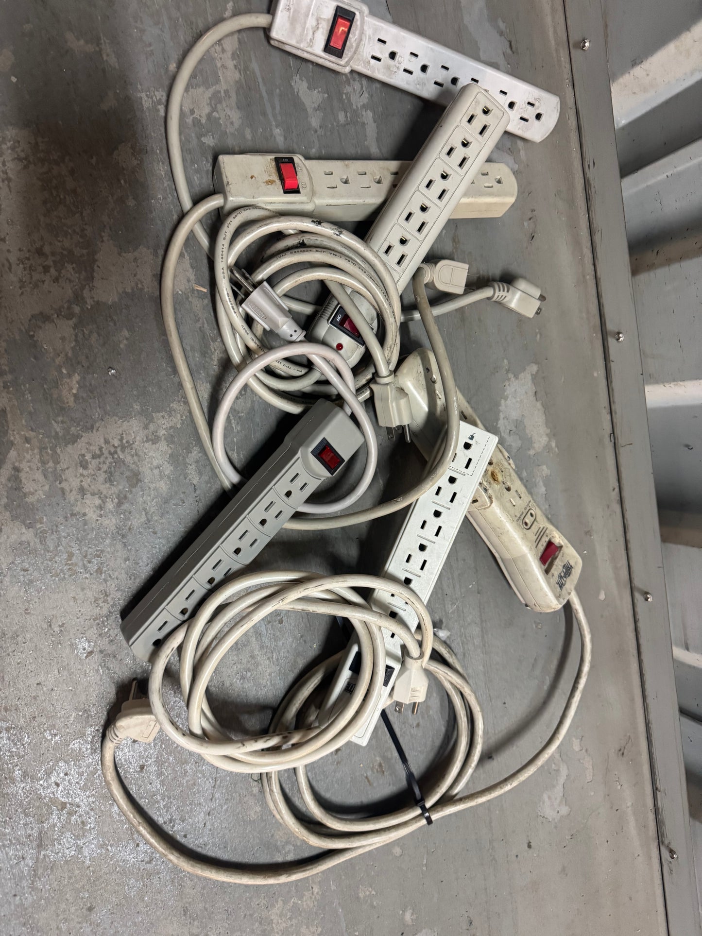 Power Strips with On/Off Switch – Mixed Lot (Used)