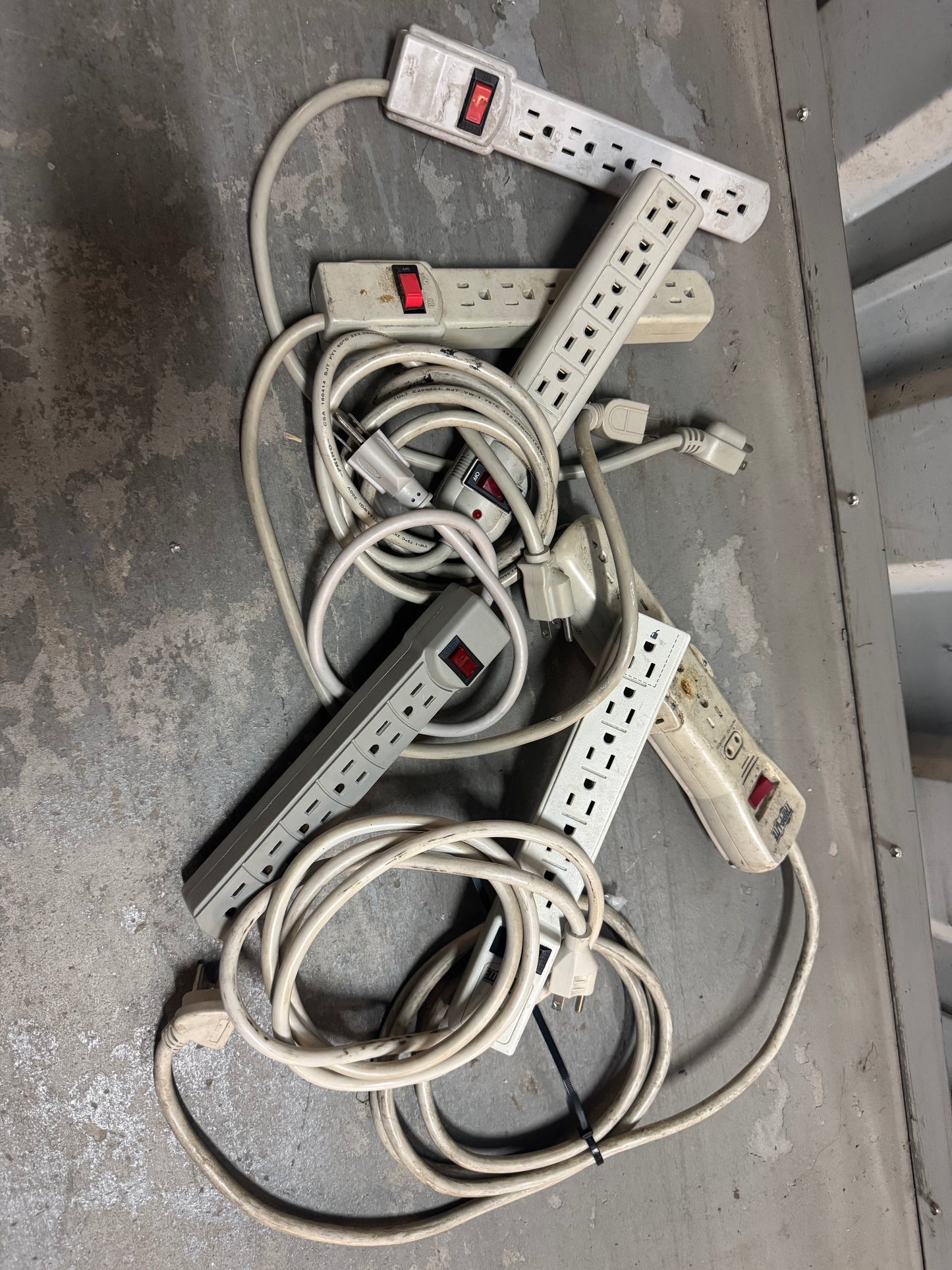 Power Strips with On/Off Switch – Mixed Lot (Used)