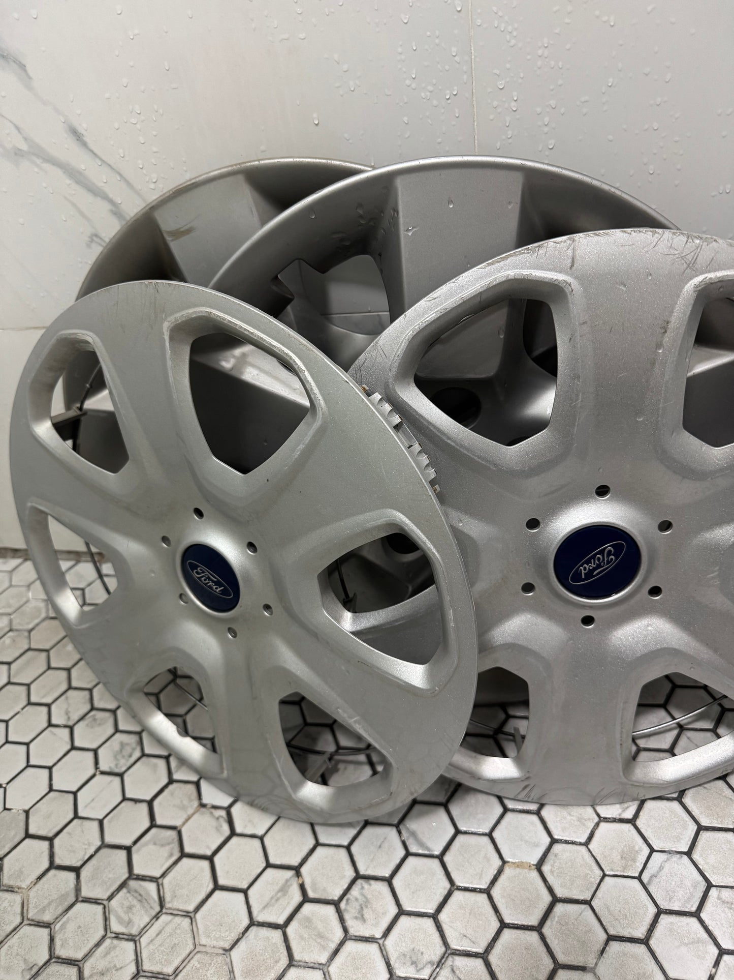 OEM Silver Hubcaps / Wheel Covers – Mixed Set (Ford & Nissan) – Used