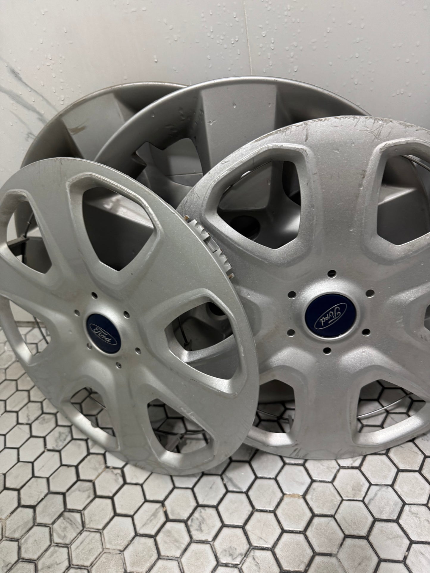 OEM Silver Hubcaps / Wheel Covers – Mixed Set (Ford & Nissan) – Used
