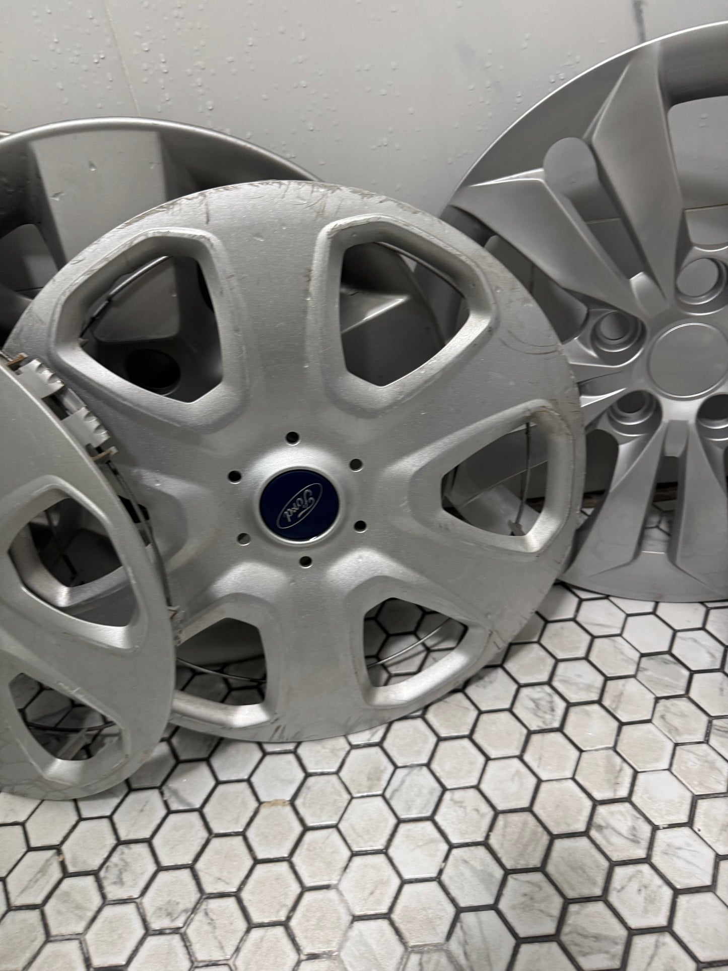 OEM Silver Hubcaps / Wheel Covers – Mixed Set (Ford & Nissan) – Used