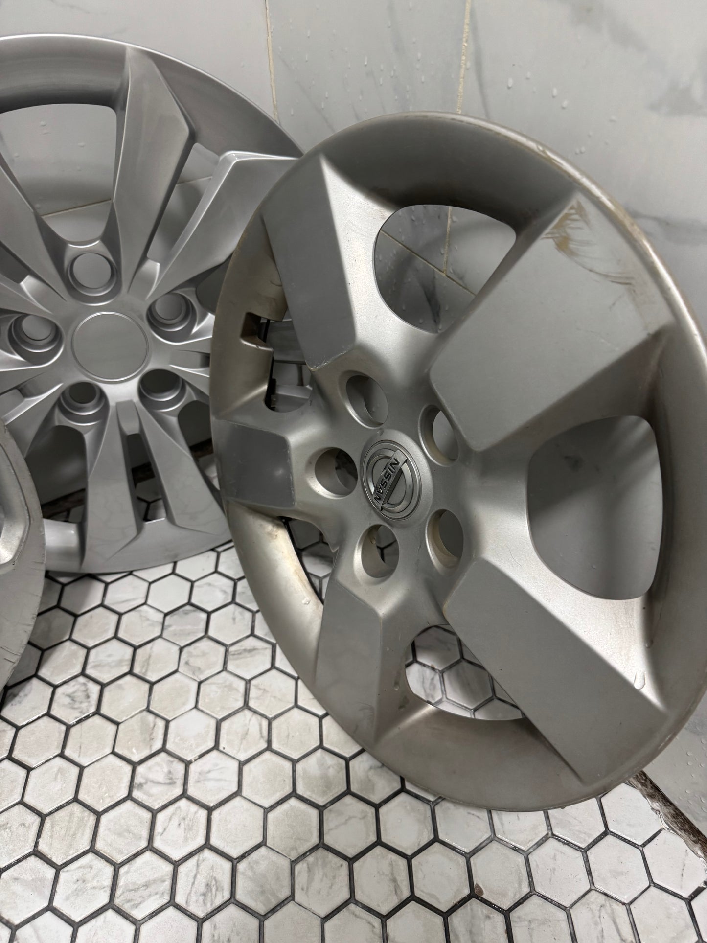 OEM Silver Hubcaps / Wheel Covers – Mixed Set (Ford & Nissan) – Used