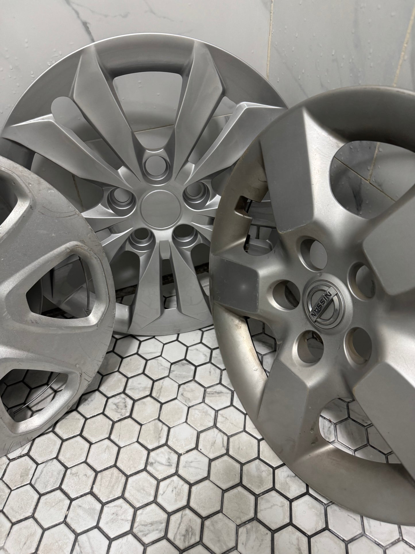 OEM Silver Hubcaps / Wheel Covers – Mixed Set (Ford & Nissan) – Used