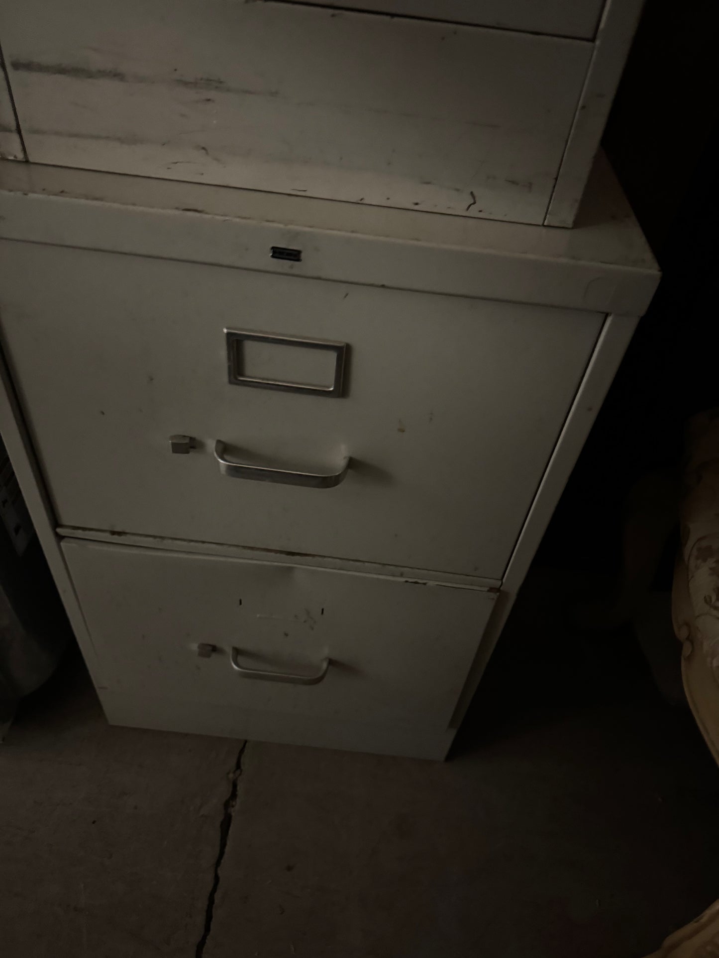 📁 Metal File Cabinet – 2 Drawer (Heavy Duty) Used