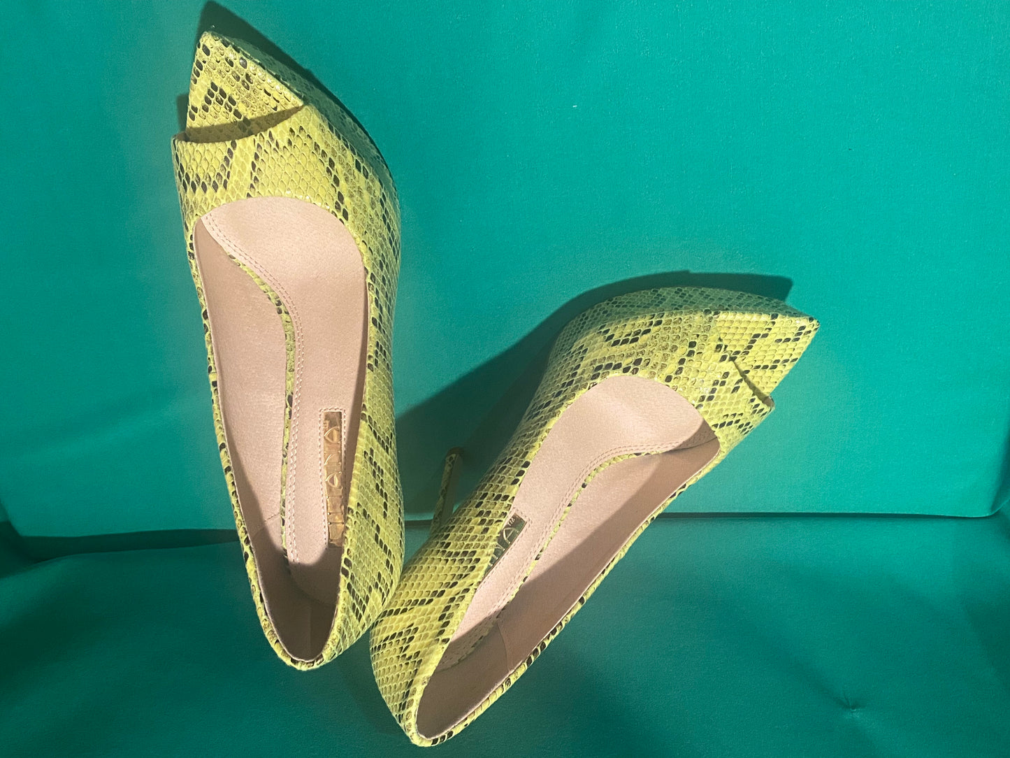 Shoes Liliana Yellow with Black Used